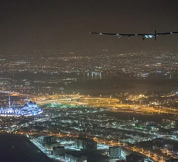 Solarflieger-vollendet-bahnbrechende-Weltumrundung